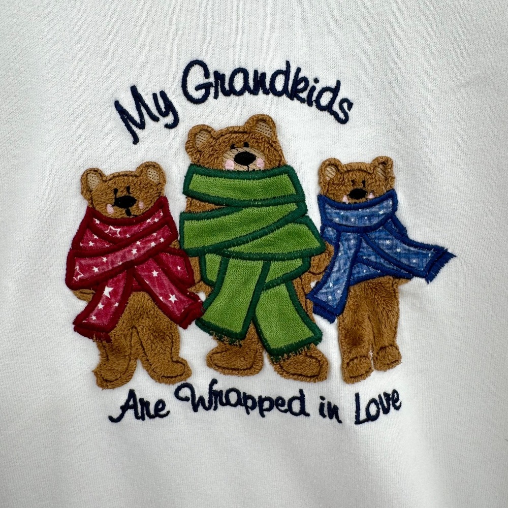 M&C Sportswear My Grandkids Are Wrapped in Love Bear‎ Sweatshirt White Large - Picture 3 of 14
